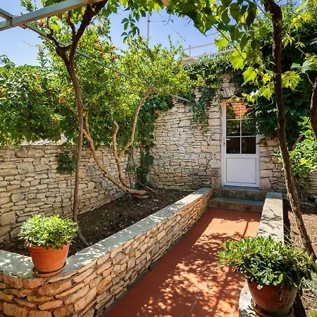 Nona - Charme Holidays Sutivan