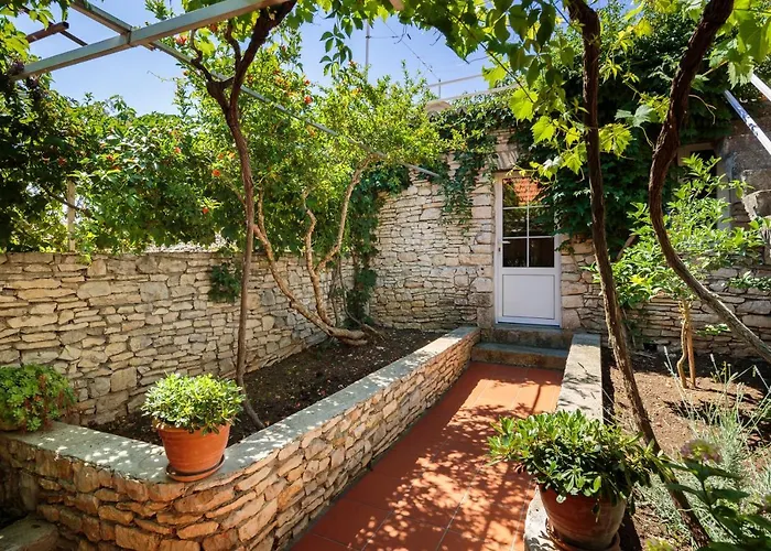 Nona - Charme Holidays Sutivan